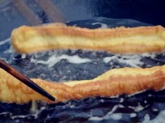 油條添加劑超標(biāo)危害人們的健康